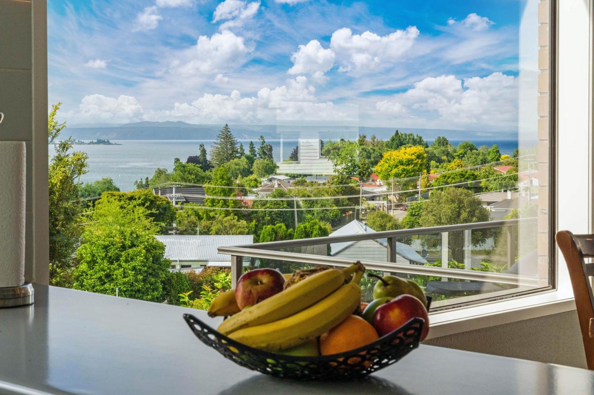 Ngaio Views - Lake Taupo Holiday Home Dış mekan fotoğraf