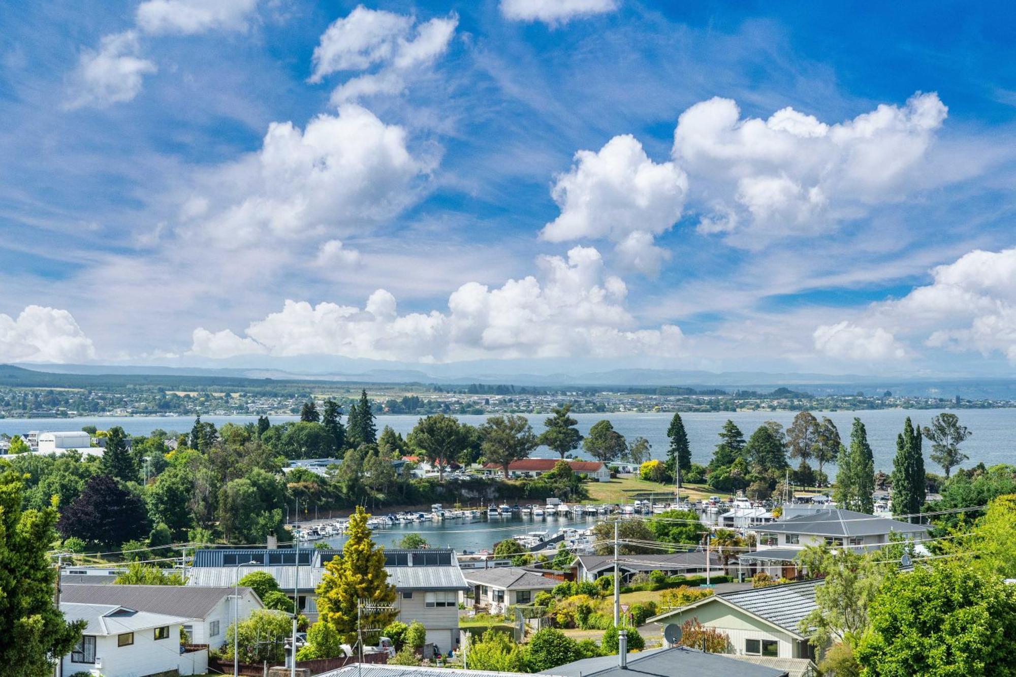 Ngaio Views - Lake Taupo Holiday Home Dış mekan fotoğraf