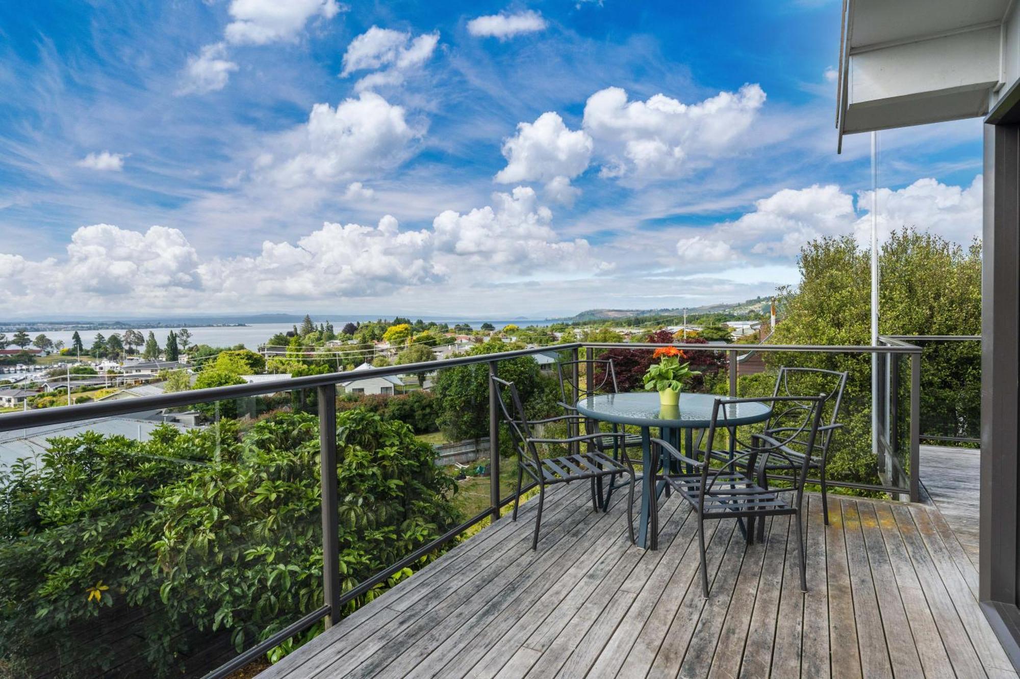 Ngaio Views - Lake Taupo Holiday Home Dış mekan fotoğraf